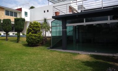 Casa con alberca y jardín en Satélite.