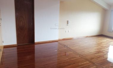 Casa con alberca y jardín en Satélite.