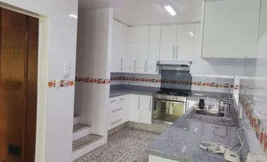 Casa con alberca y jardín en Satélite.