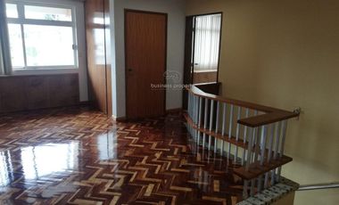 Casa con alberca y jardín en Satélite.