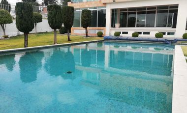 Casa con alberca y jardín en Satélite.