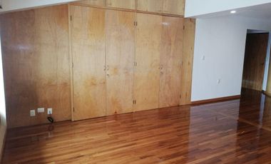 Casa con alberca y jardín en Satélite.