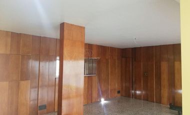 Casa con alberca y jardín en Satélite.