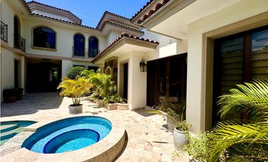 Venta de Casa en Residencial Balmoral, Costa del Este