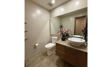 VENDO PH MAUI REMODELADO EN COSTA DEL ESTE