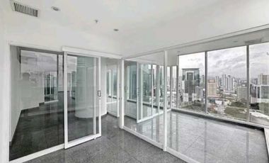 OFICINA EN CALLE 50  EDIFICIO F&F TOWER CON DIVISIONES 156M2