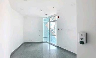 OFICINA EN CALLE 50  EDIFICIO F&F TOWER CON DIVISIONES 156M2