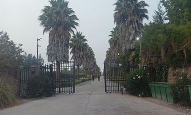 VENDO AMPLIA CASA-PARCELA EN LINDEROS