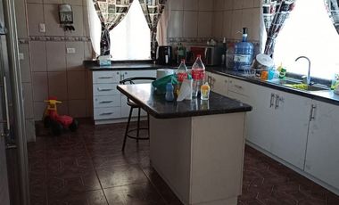 VENDO AMPLIA CASA-PARCELA EN LINDEROS