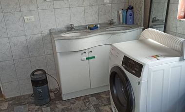VENDO AMPLIA CASA-PARCELA EN LINDEROS
