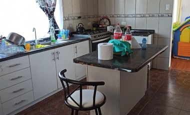 VENDO AMPLIA CASA-PARCELA EN LINDEROS