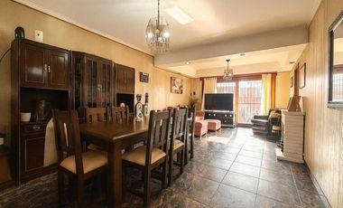 VENTA  - PH 4 ambientes, cochera, patio con parrilla - 1° de Mayo 1900