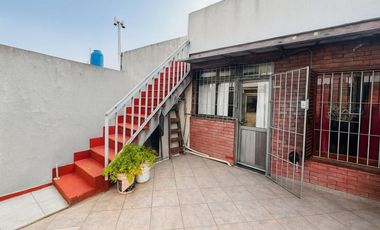 VENTA  - PH 4 ambientes, cochera, patio con parrilla - 1° de Mayo 1900