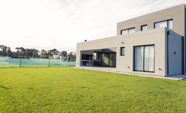 ALQUILER 24 MESES - Lujosa casa 4 ambientes - Arenas