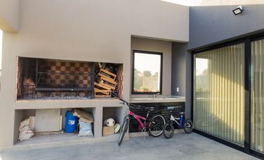 ALQUILER 24 MESES - Lujosa casa 4 ambientes - Arenas