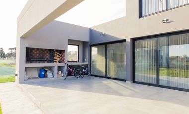 ALQUILER 24 MESES - Lujosa casa 4 ambientes - Arenas