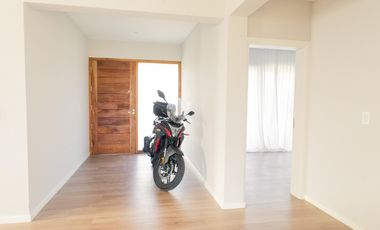 ALQUILER 24 MESES - Lujosa casa 4 ambientes - Arenas