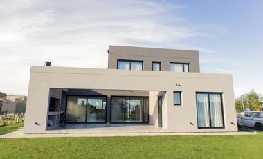 ALQUILER 24 MESES - Lujosa casa 4 ambientes - Arenas