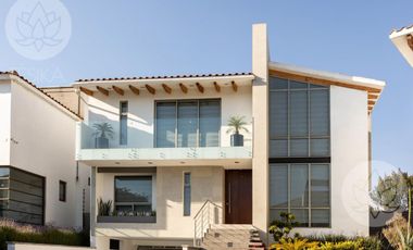 VENTA CASA CONDADO DEL VALLE, SECCION BAKEIRA, METEPEC A 15 MINUTOS TOWN SQUARE