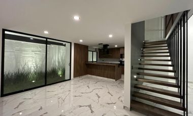 Casa en venta en Lomas de Angelopolis III cluster con alberca