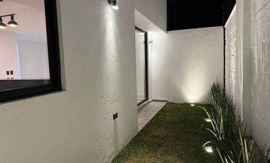 Casa en venta en Lomas de Angelopolis III cluster con alberca