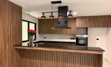 Casa en venta en Lomas de Angelopolis III cluster con alberca