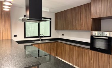 Casa en venta en Lomas de Angelopolis III cluster con alberca