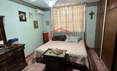 CASAS (2)  LOCAL COMERCIAL  EN VENTA, Superficie 1307m2,  con un total de 514 m2 de construcción habitables entre los tres inmuebles en Zona Centro