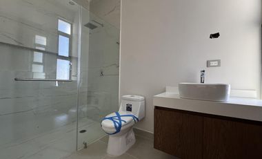 CASA CON ALBERCA Y HAB EN PB EN VENTA EN PLAYAS DEL CONCHAL