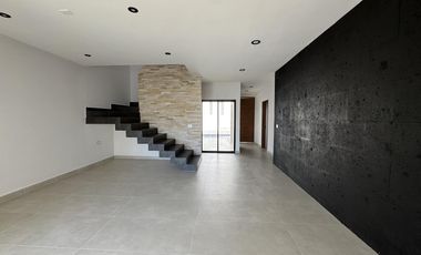CASA CON ALBERCA Y HAB EN PB EN VENTA EN PLAYAS DEL CONCHAL