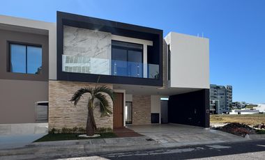 CASA CON ALBERCA Y HAB EN PB EN VENTA EN PLAYAS DEL CONCHAL