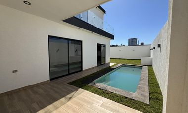 CASA CON ALBERCA Y HAB EN PB EN VENTA EN PLAYAS DEL CONCHAL