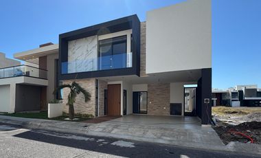 CASA CON ALBERCA Y HAB EN PB EN VENTA EN PLAYAS DEL CONCHAL