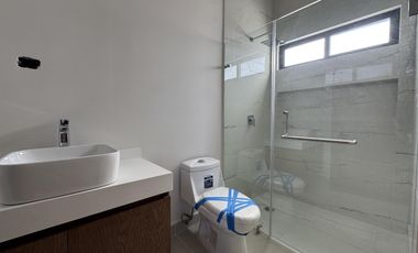 CASA CON ALBERCA Y HAB EN PB EN VENTA EN PLAYAS DEL CONCHAL