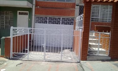 SE ARRIENDA  HERMOSA Y AMPLIA  CASA EN SAN ALONSO