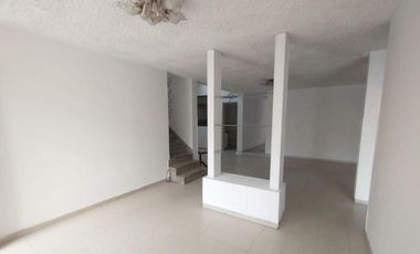 SE ARRIENDA  HERMOSA Y AMPLIA  CASA EN SAN ALONSO