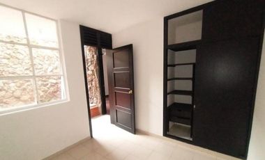 SE ARRIENDA  HERMOSA Y AMPLIA  CASA EN SAN ALONSO