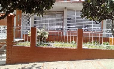 SE ARRIENDA  HERMOSA Y AMPLIA  CASA EN SAN ALONSO