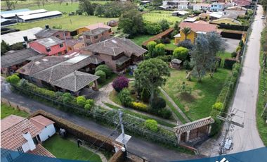 En Venta Majestuosa Casa Campestre en Tabio