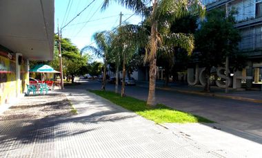 LOCAL COMERCIAL FRENTE A LA UNIVERSIDAD CATÓLICA