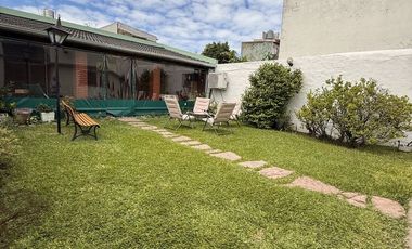 VENTA CASA 4 AMB CON JARDIN Y QUINCHO