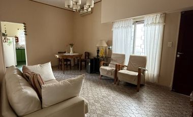 VENTA CASA 4 AMB CON JARDIN Y QUINCHO