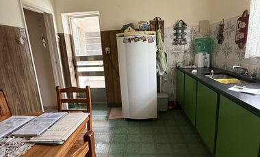 VENTA CASA 4 AMB CON JARDIN Y QUINCHO