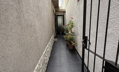 VENTA CASA 4 AMB CON JARDIN Y QUINCHO