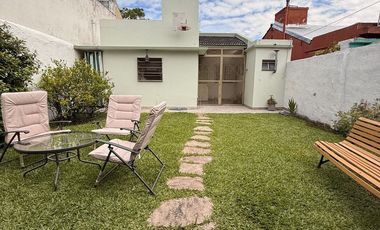 VENTA CASA 4 AMB CON JARDIN Y QUINCHO
