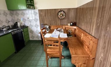 VENTA CASA 4 AMB CON JARDIN Y QUINCHO