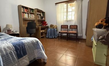 VENTA CASA 4 AMB CON JARDIN Y QUINCHO