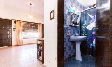 VENTA Casa 3/4 amb con fondo libre y cochera