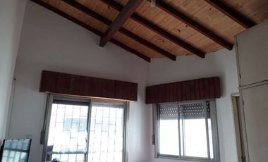 VENTA PH 2 PISOS 3 AMB MUNRO REFACCIONADO RETASADO