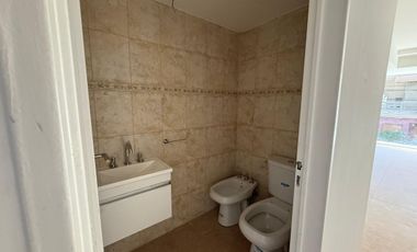 VENTA OFICINA SOBRE CALLE JUJUY 324